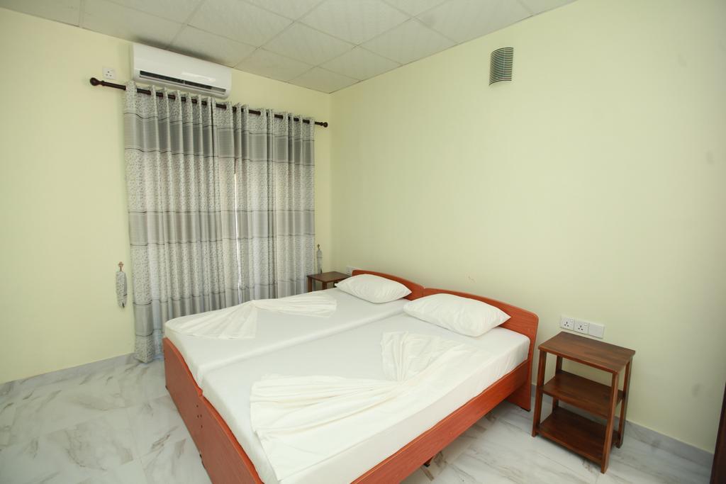 Lavonka Tourist Rest Hotell Anuradhapura Eksteriør bilde